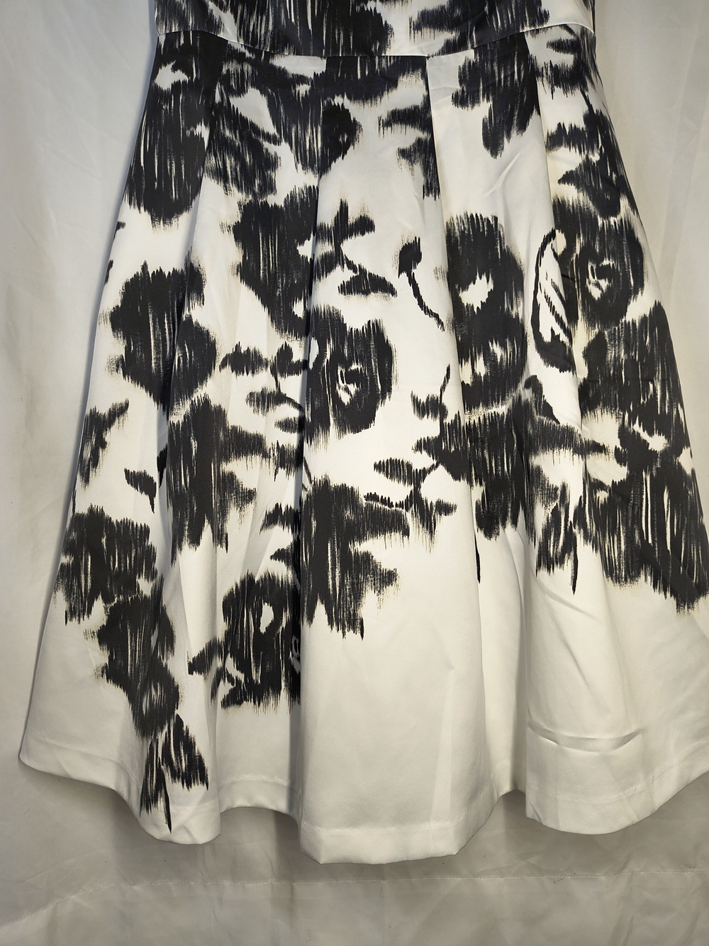 White House Black Market Black & White Floral-Pattern Midi Dress - Picture 2 of 7